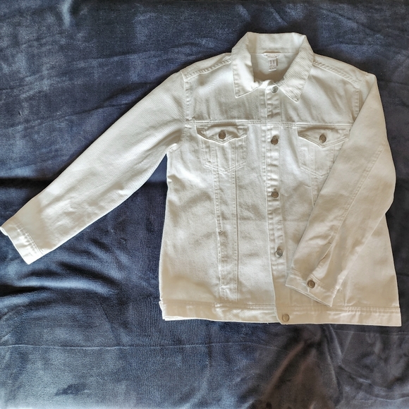 NWOT β
οΈ White Denim Jean Jacket - Picture 2 of 7